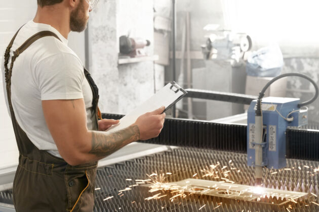 Оператор станка с ЧПУ Лазерная резка — Металлострой