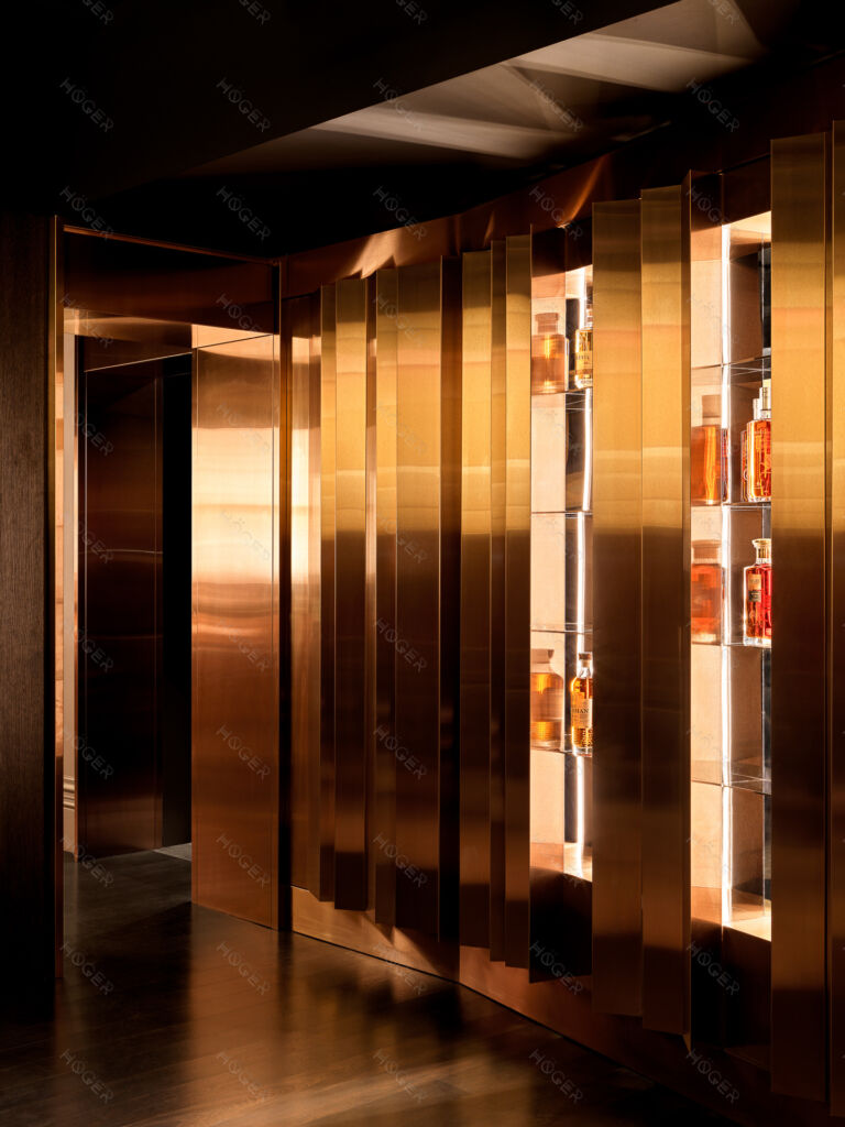 Вечная молодость металла: Почему PVD-покрытие заставляет медь и латунь уйти в тень